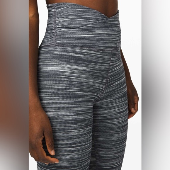 Lululemon Align Crop 21" *Cross Waist
Space Dye Herringbone Heathered Black Sz4 - Picture 2 of 6